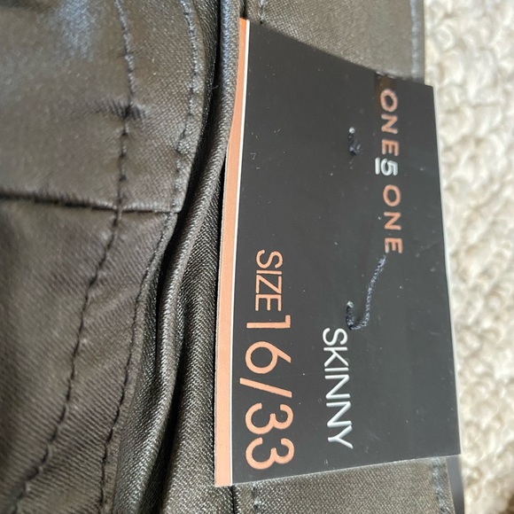NWT One 5 One size 16/33 Goddess fit skinny mid rise regular length faux leather - Picture 8 of 10